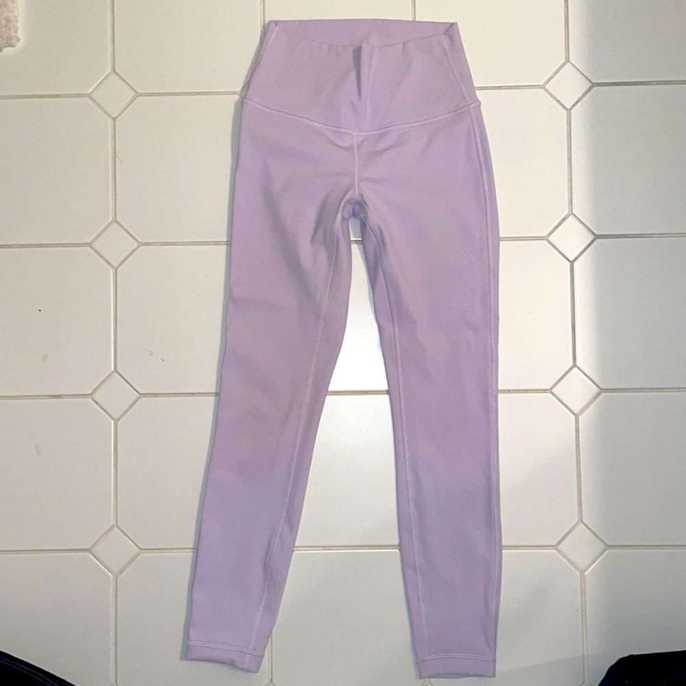 Light purple lululemon wunder under leggings